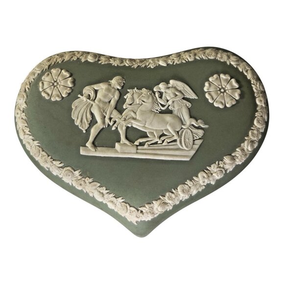 Vintage Wedgwood Jasperware Sage Green Trinket Box Heart Shape 5 inch England - Picture 1 of 13